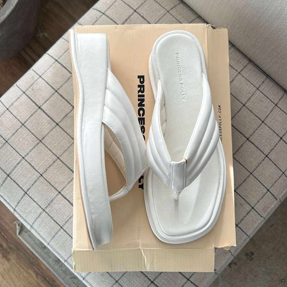 Pump it up platforms sandals white